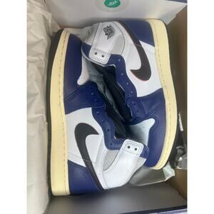 Air Jordan 1 Retro High OG  RARE New in Box size 5 Youth